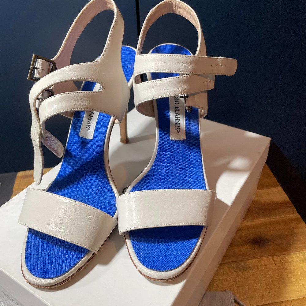 Manolo Blahnik Sandals (Pre-Owned | Size: 39 | Heels: 3")